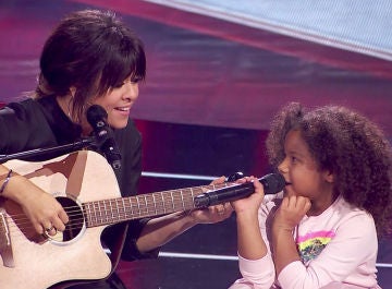 Yolaini Viñas desata las risas cantando 'Nos faltaron cereales' con Vanesa Martín en los Asaltos 'La Voz Kids'