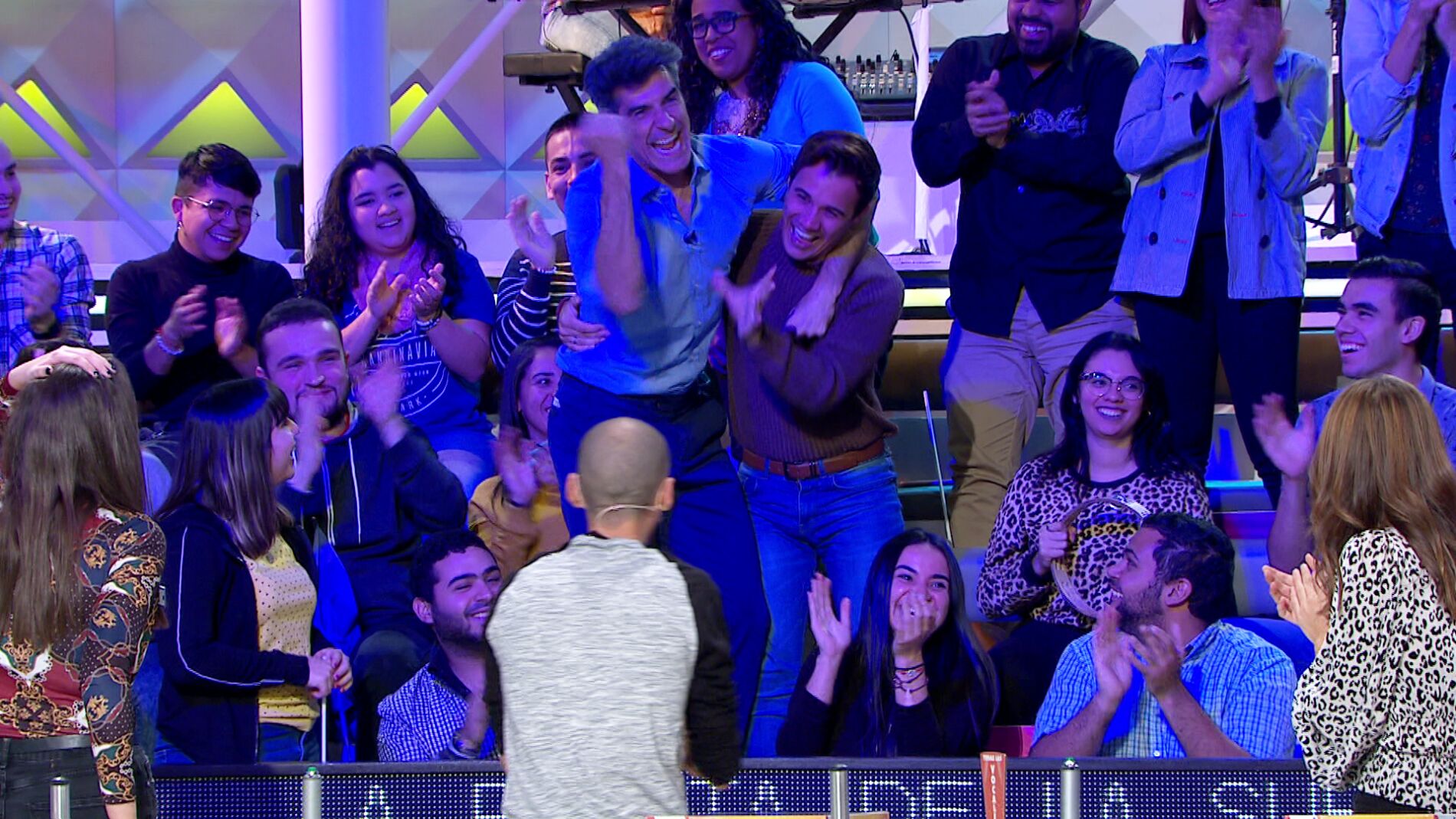 Jorge Fern&aacute;ndez se cuela entre el p&uacute;blico de &lsquo;La ruleta de la suerte&rsquo; para rega&ntilde;ar a un espectador