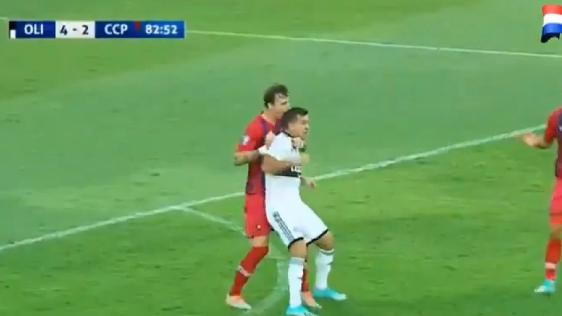 Fernando Amorebieta mordiendo la cabeza de un rival Fernando Amorebieta mordiendo la cabeza de un rival