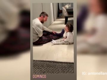 La faceta más tierna de Leo Messi jugando con su hijo Ciro