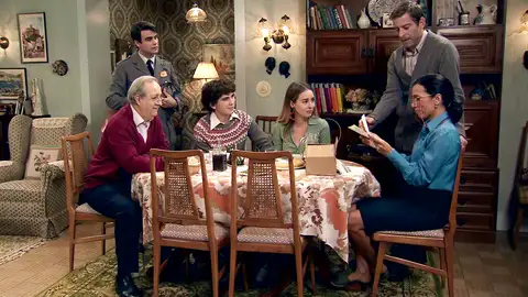 Manolita y Marcelino, emocionados al leer al fin las cartas de Leonor desde México  Manolita y Marcelino, emocionados al leer al fin las cartas de Leonor desde México