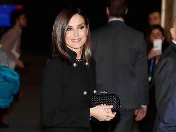 La reina Letizia en su primer acto de la noche La reina Letizia en su primer acto de la noche