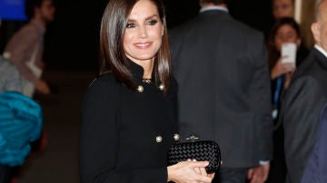 La reina Letizia en su primer acto de la noche La reina Letizia en su primer acto de la noche