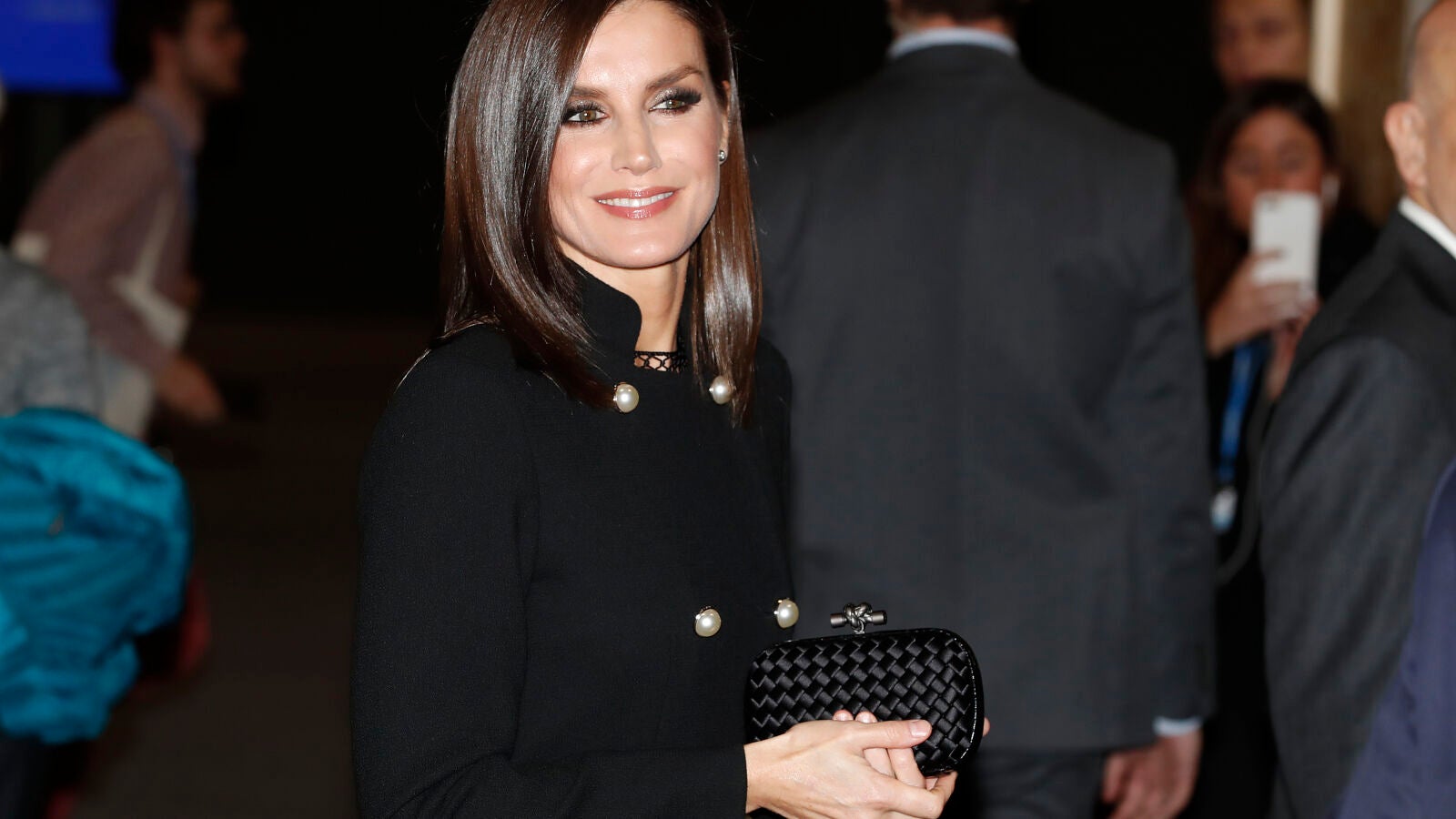 El impactante look de la reina Letizia que nadie se esperaba con flecos y rejilla 