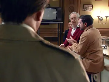 La arriesgada reunión de Pelayo en El Asturiano termina con una visita inesperada La arriesgada reunión de Pelayo en El Asturiano termina con una visita inesperada