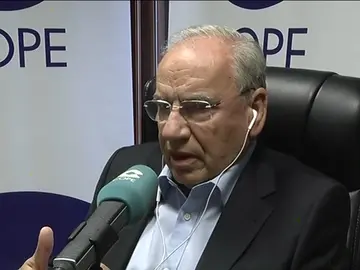 Alfonso Guerra: "Negociar con populistas e independentistas es como darle una granada a un niño" Alfonso Guerra: "Negociar con populistas e independentistas es como darle una granada a un niño"