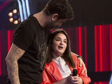 Melendi promete a Paola Casas grabar una canción con ella Melendi promete a Paola Casas grabar una canción con ella