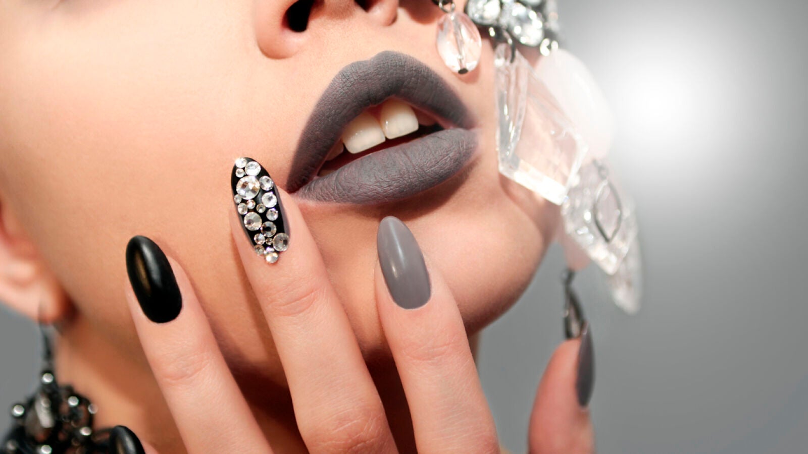 Uñas de gel: ¿aliadas o enemigas del sexo?