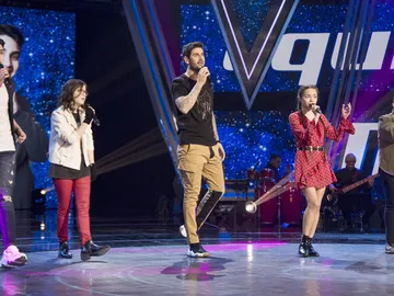 Melendi canta ‘El cielo nunca cambiará’ con su equipo en la Semifinal Melendi canta ‘El cielo nunca cambiará’ con su equipo en la Semifinal