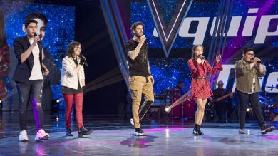 Melendi canta ‘El cielo nunca cambiará’ con su equipo en la Semifinal de ‘La Voz Kids’