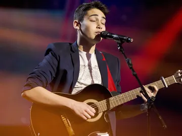 Julio Gómez canta ‘How to save a life’ en la Semifinal Julio Gómez canta ‘How to save a life’ en la Semifinal