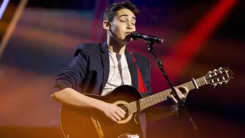 Julio Gómez canta ‘How to save a life’ en la Semifinal