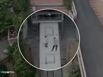 Dos menores de edad llevan la moda del 'trainsurfing' a Barcelona y saltan sobre el techo de un funicular en marcha Dos menores de edad llevan la moda del 'trainsurfing' a Barcelona y saltan sobre el techo de un funicular en marcha
