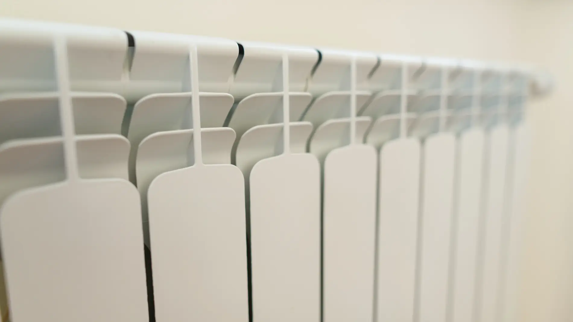 Cómo limpiar un radiador  Los dos mejores trucos para limpiar los  radiadores este invierno