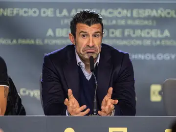 Luis Figo carga contra la directiva del Barcelona tras desvelarse el contrato de Messi Luis Figo carga contra la directiva del Barcelona tras desvelarse el contrato de Messi