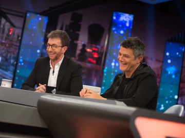 Alejandro Sanz confiesa a Pablo Motos si se hubiera dado la vuelta en 'La Voz' al escucharse hace 20 años