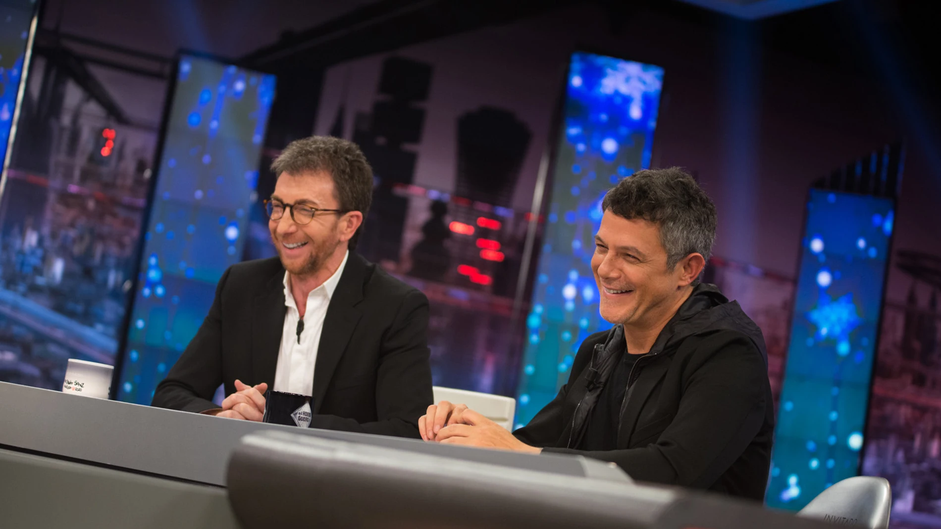 Alejandro Sanz confiesa a Pablo Motos si se hubiera dado la vuelta en 'La Voz' al escucharse hace 20 años