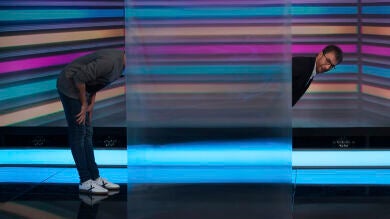 Marron sorprende a Alejandro Sanz con la capa de invisibilidad en 'El Hormiguero 3.0'