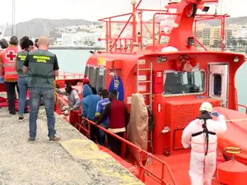 Mueren 58 personas tras el naufragio de una patera en Mauritania que intentaba llegar a las Islas Canarias Mueren 58 personas tras el naufragio de una patera en Mauritania que intentaba llegar a las Islas Canarias