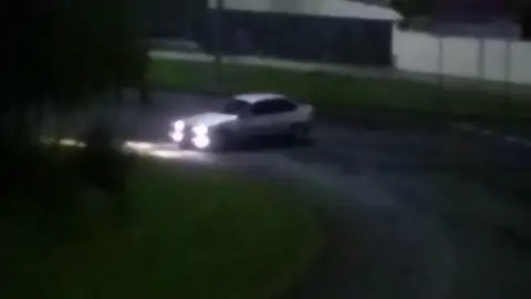 La denuncia de los vecinos de Bayona por los constantes derrapes de los coches en la madrugada La denuncia de los vecinos de Bayona por los constantes derrapes de los coches en la madrugada