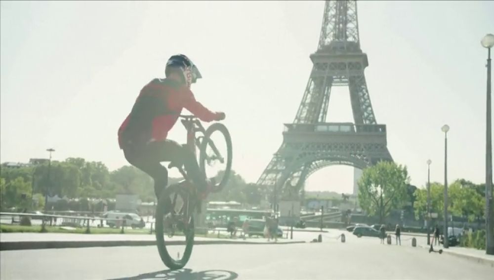 El increíble vídeo de Fabio Wibmer en bicicleta por París 