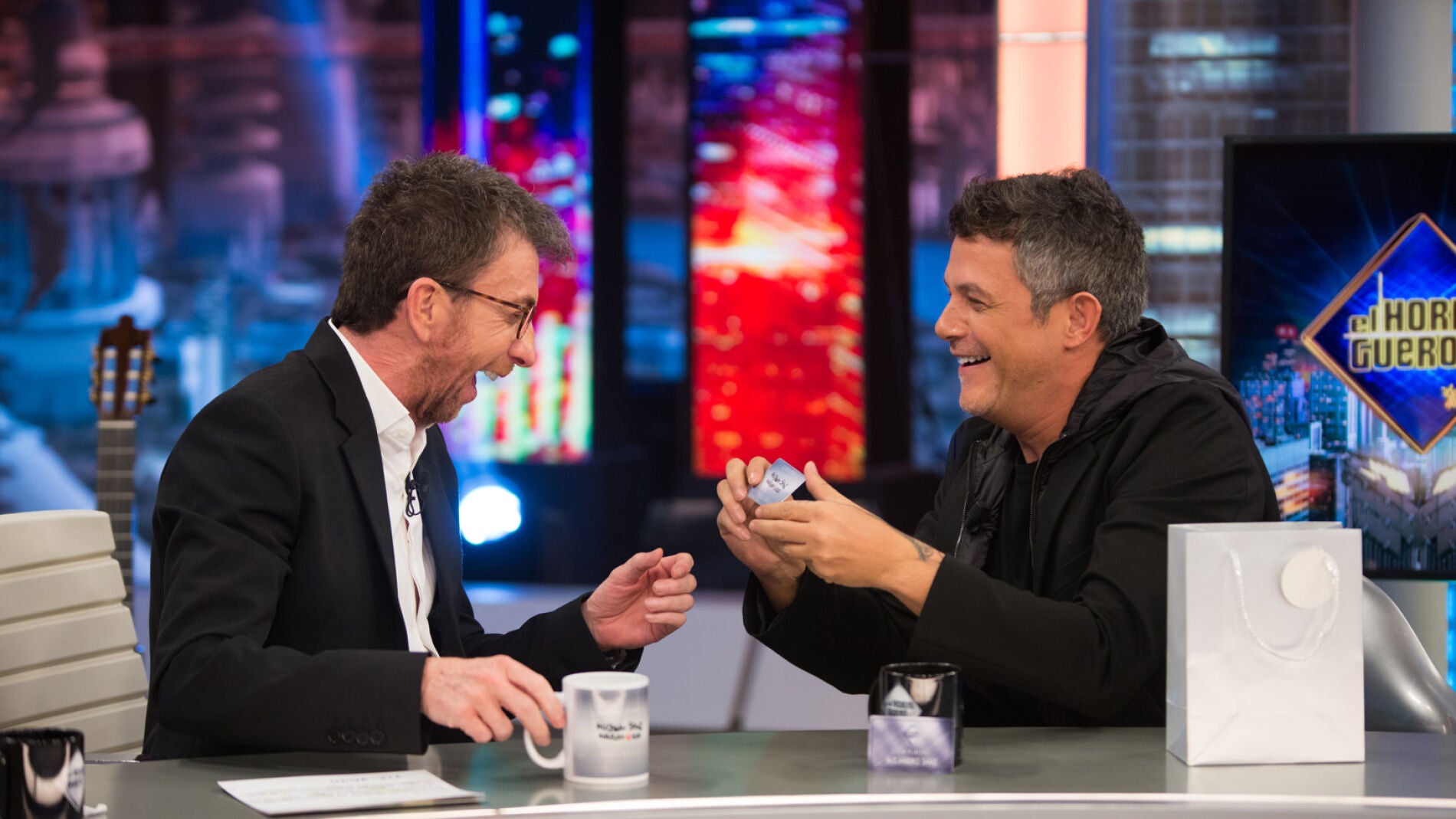 El especial regalo de Alejandro Sanz a Pablo Motos que le da el pase a su club Platino