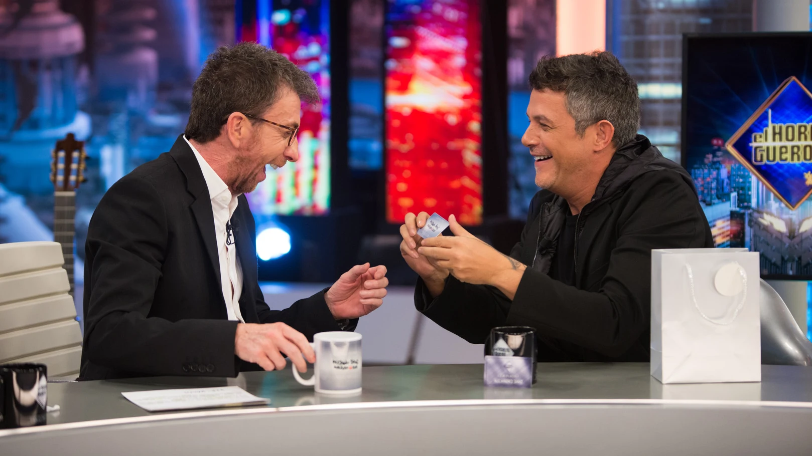 El especial regalo de Alejandro Sanz a Pablo Motos que le da el pase a su club Platino