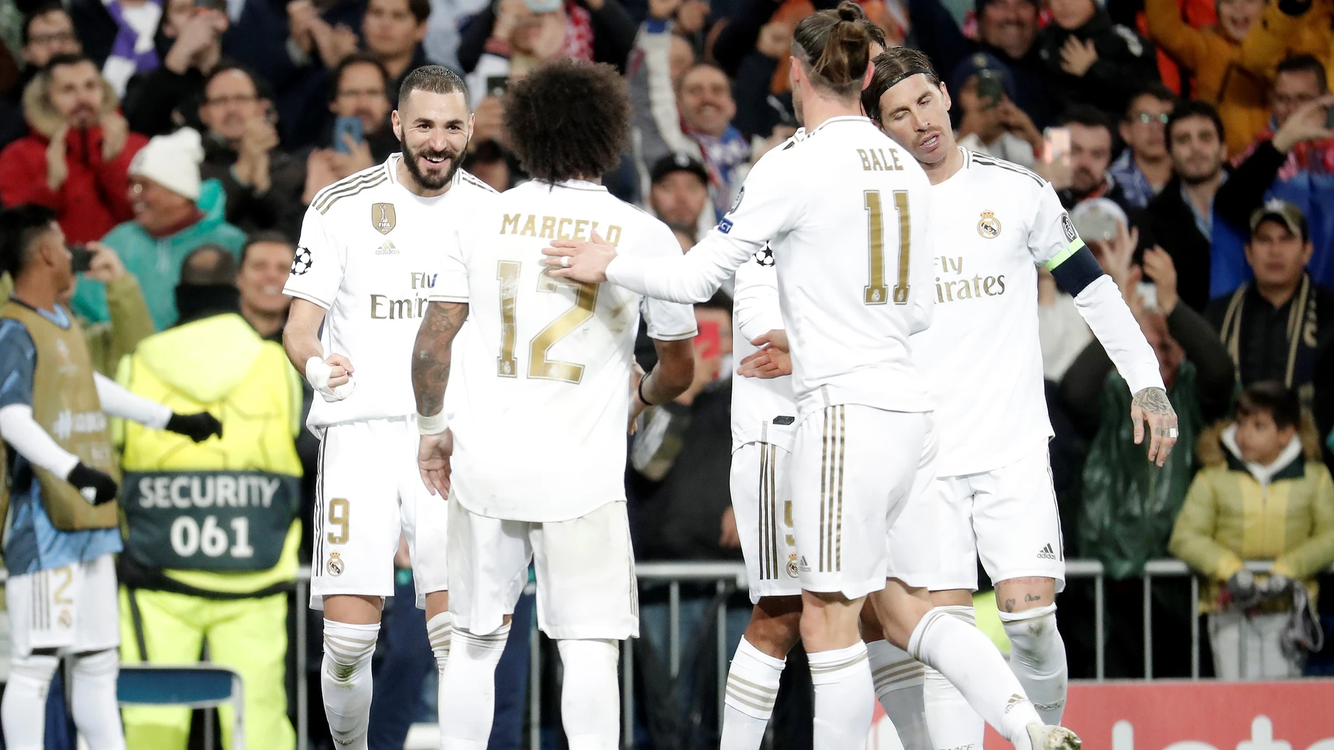 Los jugadores del Real Madrid celebran un gol Los jugadores del Real Madrid celebran un gol