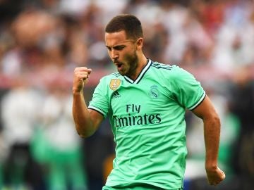 Hazard celebra un gol con la tarcera equipación del Real Madrid