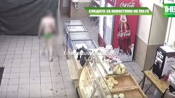 Un niño acude semidesnudo a una panadería 