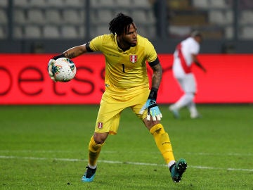 Pdro Gallese, durante un partido de Perú