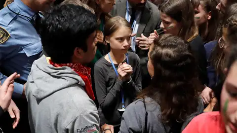 Greta Thunberg abandona la Marcha del Clima por la masiva afluencia de personas Greta Thunberg abandona la Marcha del Clima por la masiva afluencia de personas
