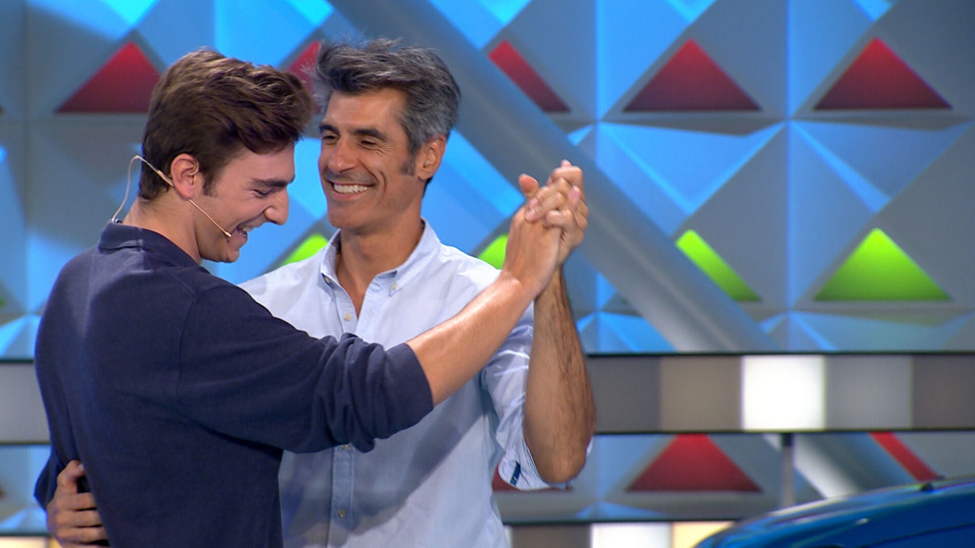 El aplaudido baile entre Jorge Fern&aacute;ndez y un concursante de 'La ruleta de la suerte' 