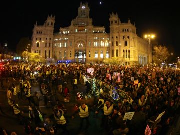 Vista general de la gran "Marcha por el Clima", convocada por Alianza por el Clima, Emergencia Climática Ya y Ecologistas en Acción, este viernes en Madrid.