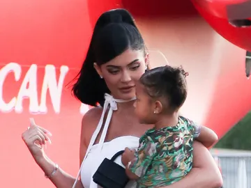Kylie Jenner y su hija Stormi Kylie Jenner y su hija Stormi