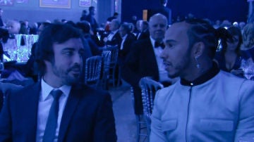 Hamilton y Alonso durante la gala