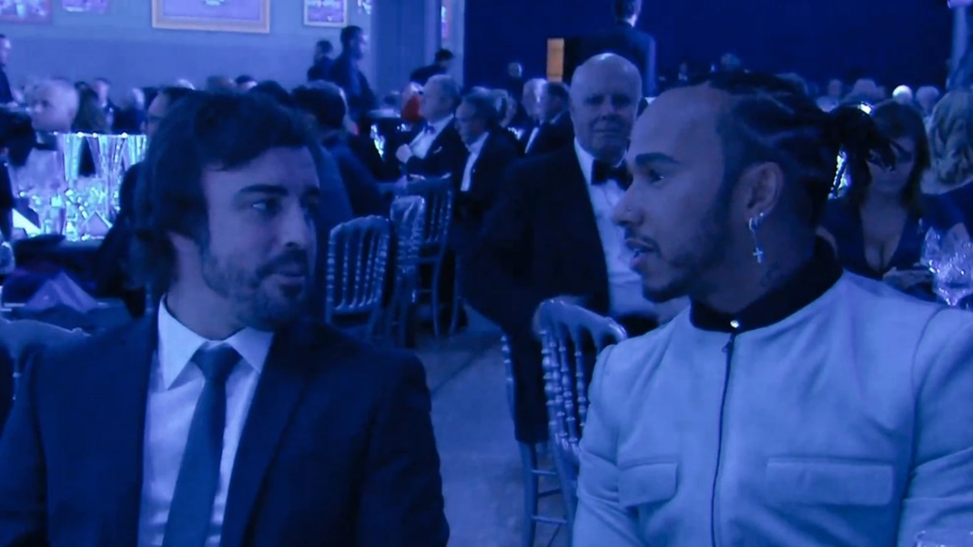 Hamilton y Alonso durante la gala Hamilton y Alonso durante la gala