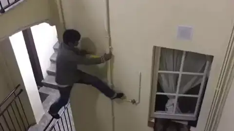 Un hombre intenta colarse en una vivienda Un hombre intenta colarse en una vivienda