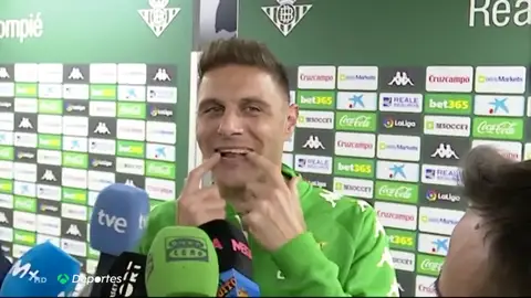 Joaquín desvela por fin su secreto: "Jamón, tintito de verano... y mamar de la teta de mi madre hasta los seis años" Joaquín desvela por fin su secreto: "Jamón, tintito de verano... y mamar de la teta de mi madre hasta los seis años"