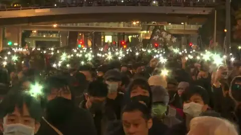 Hong Kong cumple seis meses ininterrumpidas de protestas con un récord de participación en sus calles Hong Kong cumple seis meses ininterrumpidas de protestas con un récord de participación en sus calles