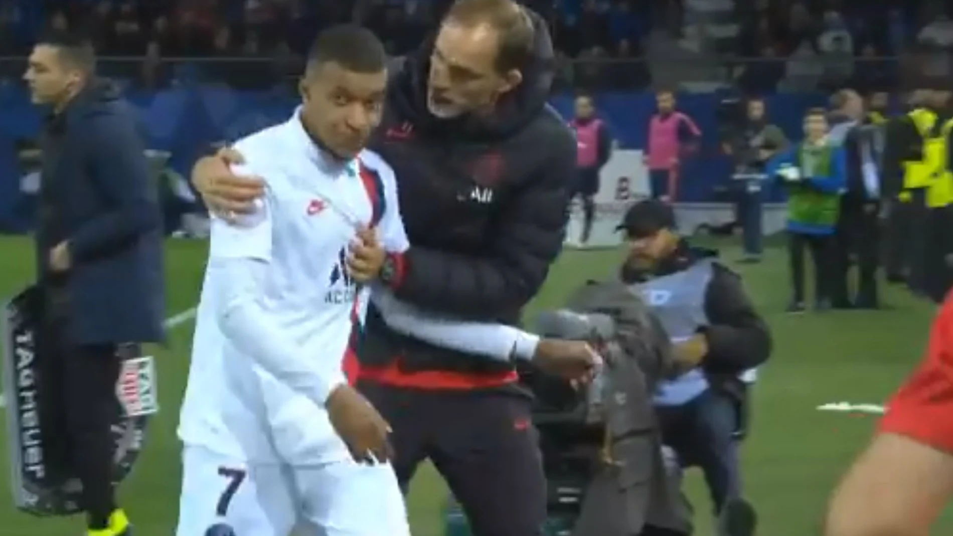 Mbappé no quiere ni mirar a Tuchel Mbappé no quiere ni mirar a Tuchel