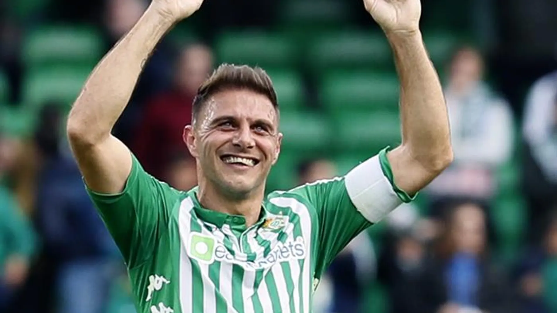 Joaquin celebra un gol del Betis Joaquin celebra un gol del Betis