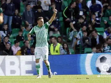 Joaquín celebrando uno de sus tres goles Joaquín celebrando uno de sus tres goles