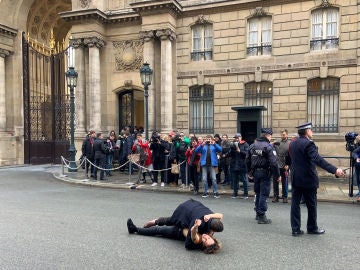 Dos activistas Femen intentan boicotear la cumbre sobre Ucrania