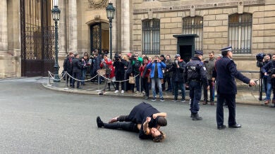 Activistas de Femen protestan en la cumbre sobre Ucrania donde se reunián Putin y Zelenski