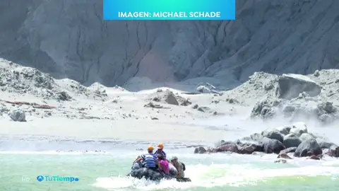 Espectaculares imágenes del volcán Whakaari que ha dejado al menos cinco muertos en Nueva Zelanda Espectaculares imágenes del volcán Whakaari que ha dejado al menos cinco muertos en Nueva Zelanda