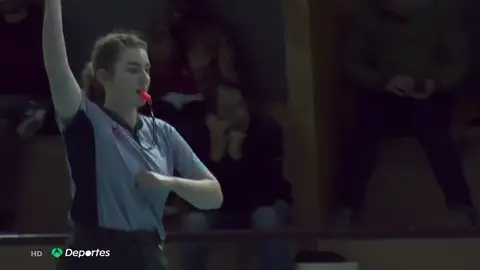 Las árbitras españolas denuncian su situación en el deporte: "Un niño me había amenazado de muerte" Las árbitras españolas denuncian su situación en el deporte: "Un niño me había amenazado de muerte"