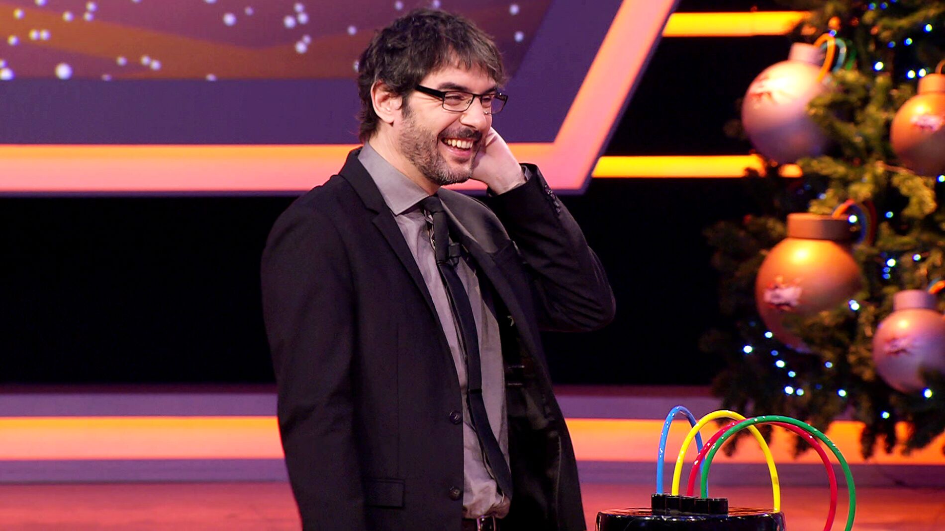 El ataque de risa de Juanra Bonet por el p&uacute;blico tan entusiasta con un concursante de '&iexcl;Boom!' 