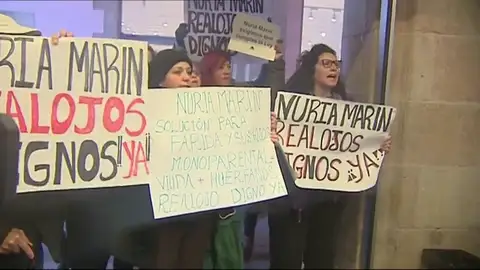 Escrache a la alcaldesa de L'Hospitalet de Llobregat en un acto en Barcelona Escrache a la alcaldesa de L'Hospitalet de Llobregat en un acto en Barcelona