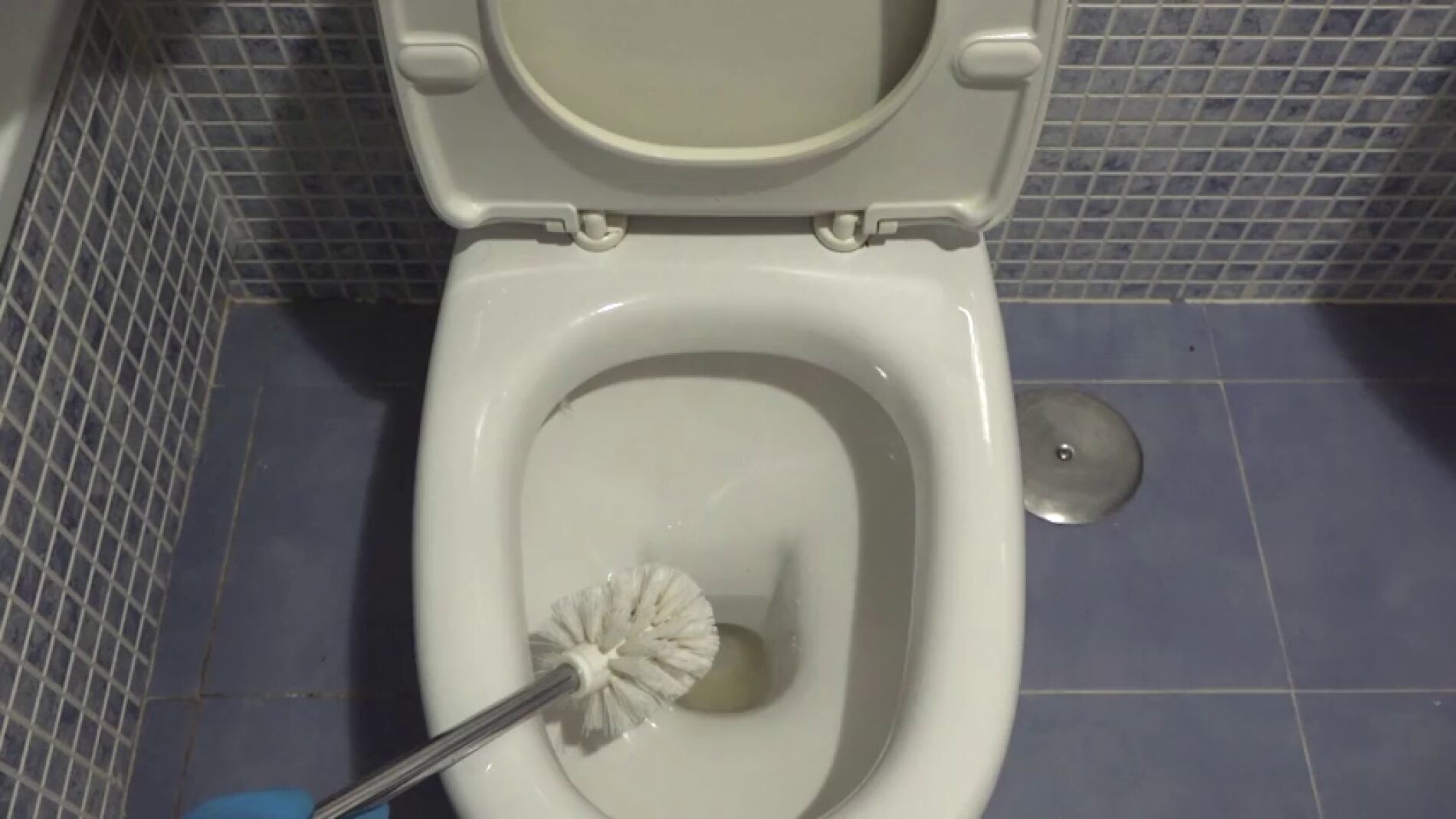 C&oacute;mo dejar el retrete como nuevo usando Coca Cola